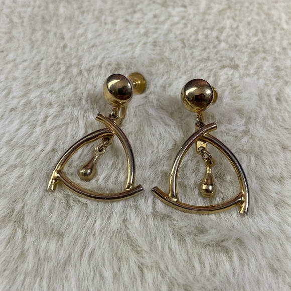 Alice Vtg Gold Screw Back Dangle Earrings • - Picture 1 of 5
